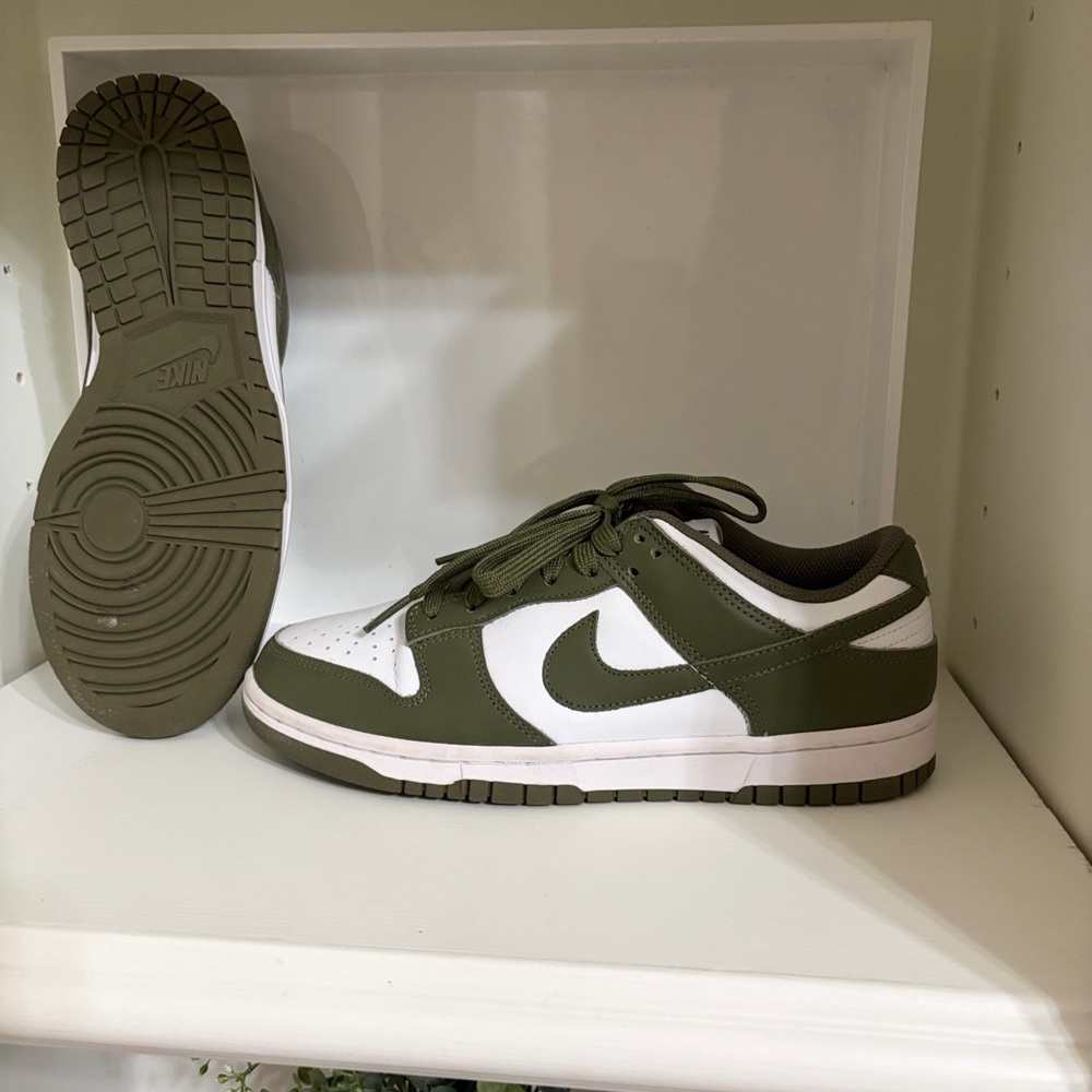 Nike Women Dunk Low - Olive Green/White